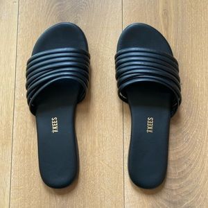 Tkees Caro Black Sandals - Size 9